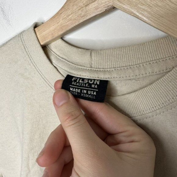 Mens Filson Short Sleeve Graphic Off-White Beige Tan Tee T-Shirt Size XS EUC - Picture 3 of 3